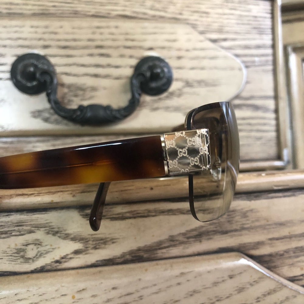 Brown Gucci sunglasses